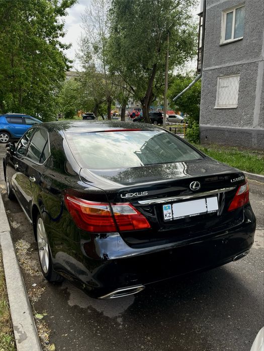 Lexus LS600H. Лексус