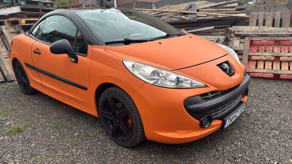 Mașina PEUGEOT 207