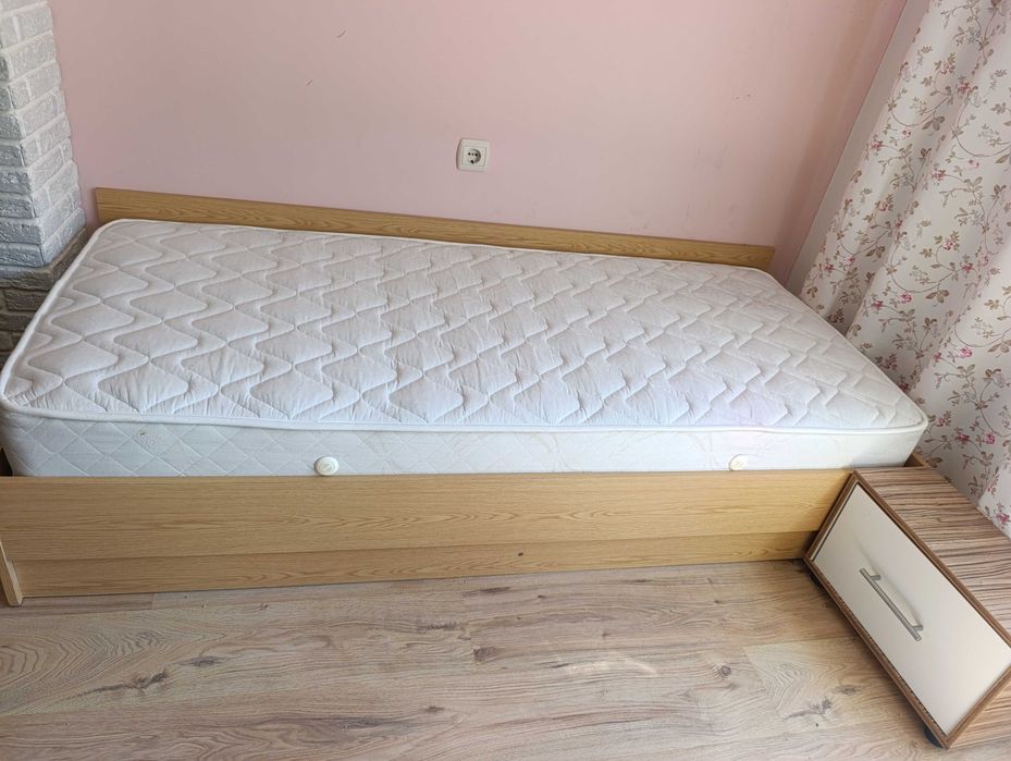 Легло с двулицев матрак и нощно шкафче