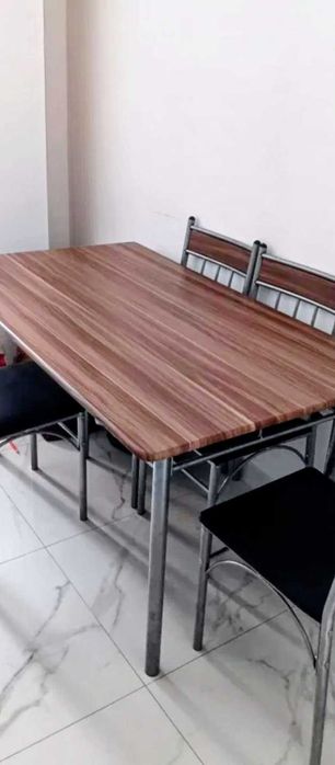 Masă de bucătărie