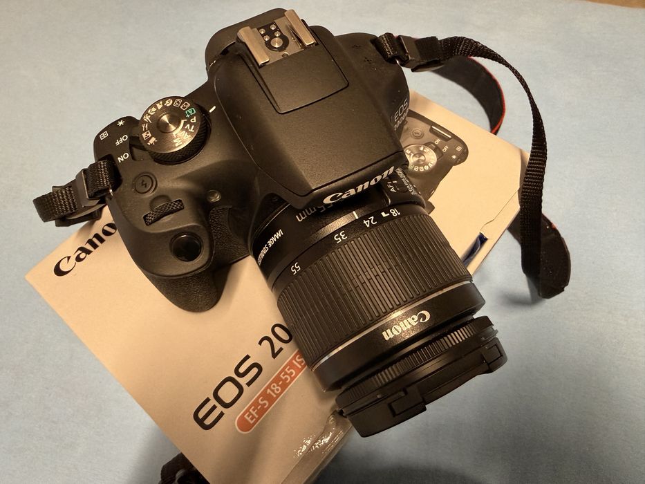 Aparat foto Canon DSLR EOS 2000D