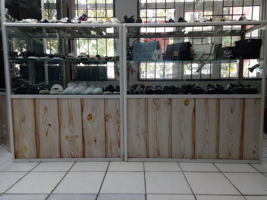 Витрины стеклянные