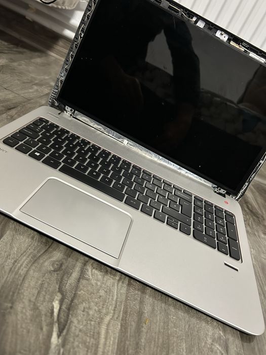 Vând sau schimb 2 laptop-uri