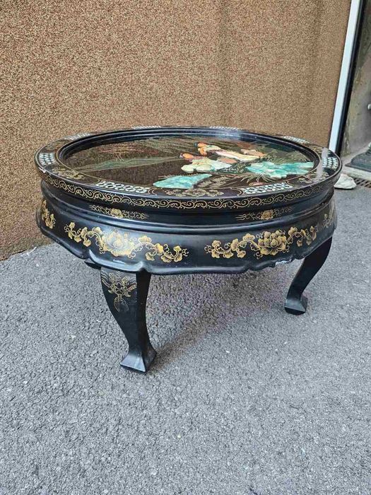 Конзолна витрина в стил Чипъндейл