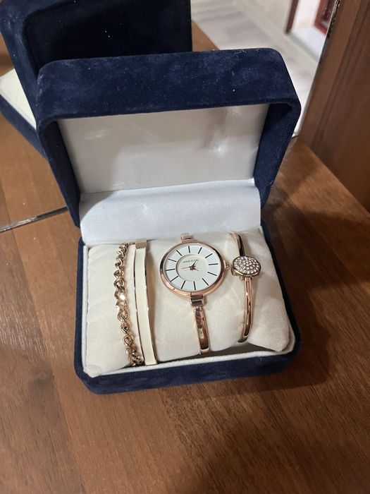 Продам Женские часы