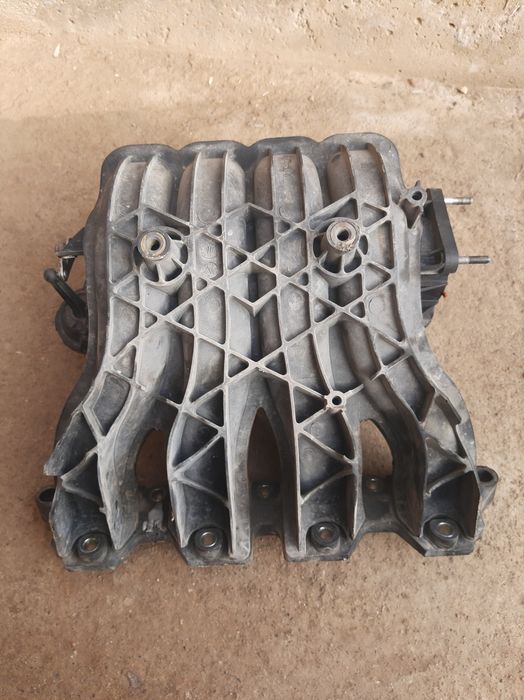 Коллектор б/у 1.6 маторники сотилади