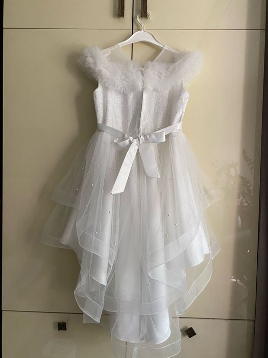 Продам платье на рост 152