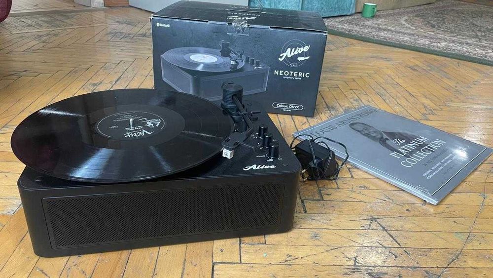 Проигрыватель виниловых дисков Alive Audio NEOTERIC ONYX