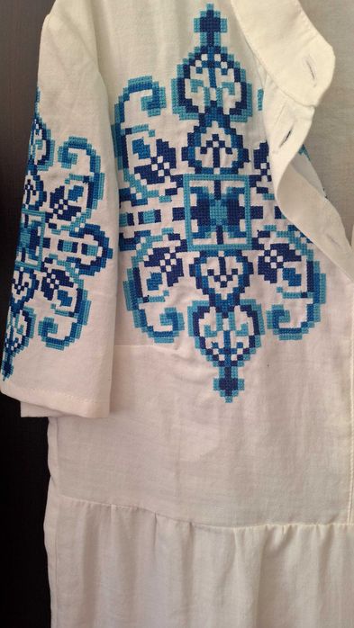 Риза с машинна бродерия