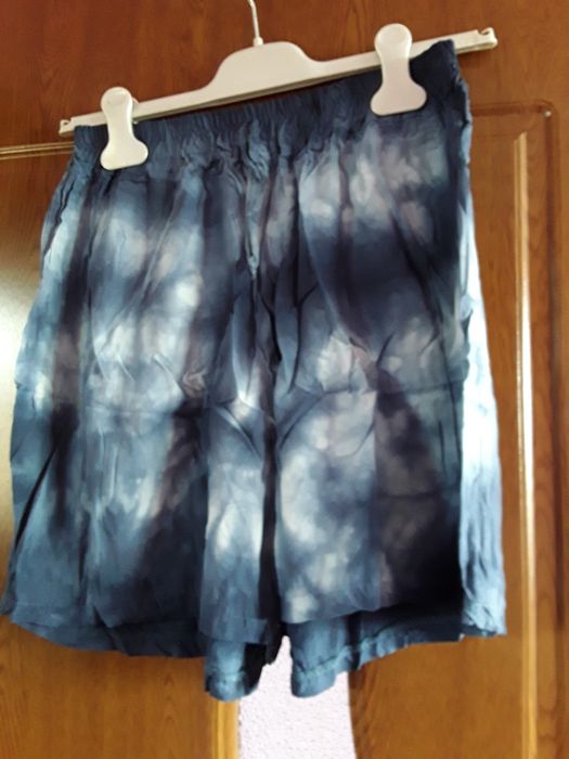 Vând Pantaloni Scurți de Damă Mărimea L-XL Noi