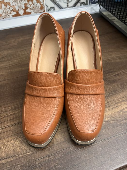 кафяви обувки чисто нови