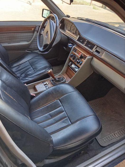 W124 E230 Mercedes Benz sotiladi