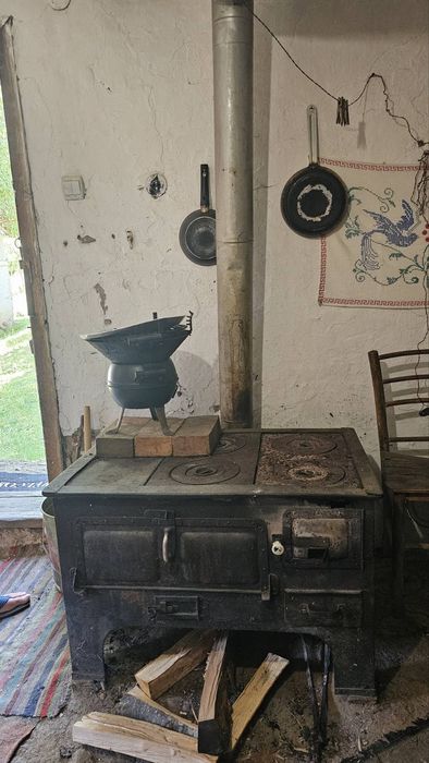 Продава се Къща в с. Бутроинци, Област Перник - 50 кв.м за 600 €/кв.м - Снимка #2