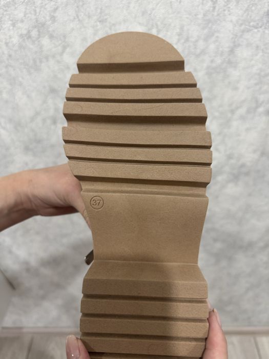 Продаётся женсие сапоги