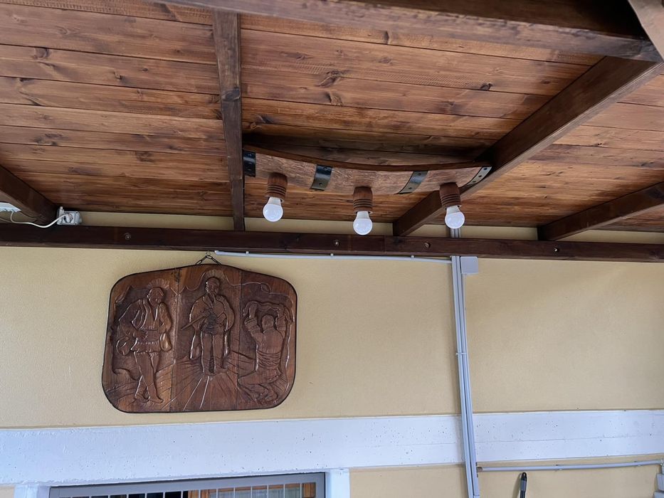 Полилеи, лампи ,осветление от автентични дъбови бъчви с ръчно изработе