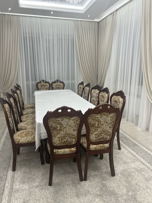 Стол орындықтарымен сатылады