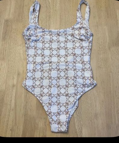 Цял бански Guess М размер