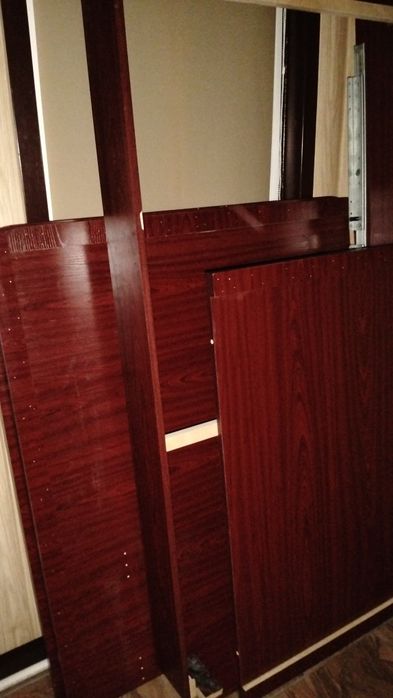 Стол обеденный в гостиную