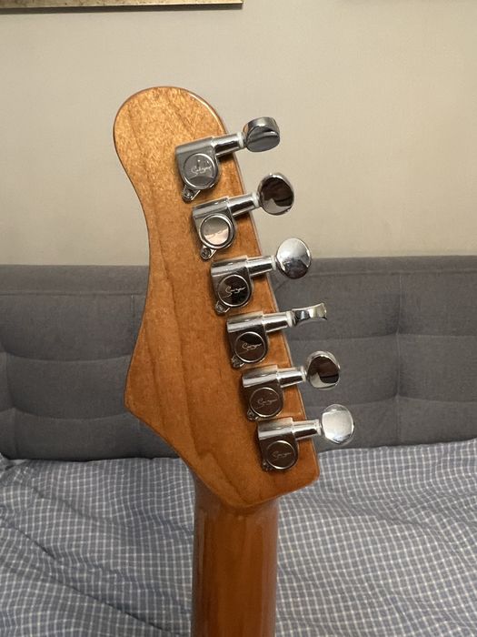 Электрогитара и комбоусилитель Smiger