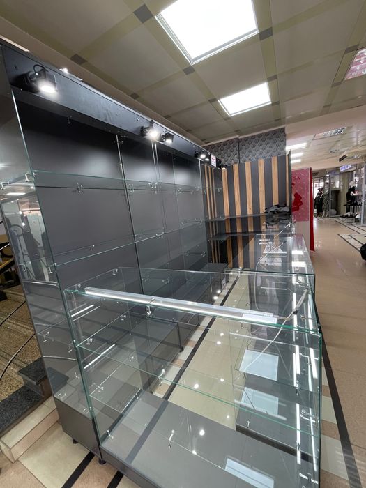 Продам витрины. Цена 270000. Срочно!