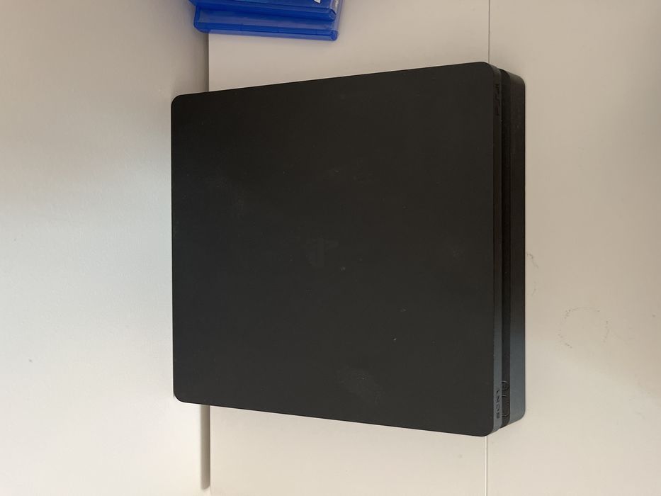 Пс 4 бу состояние продам вместе с играми