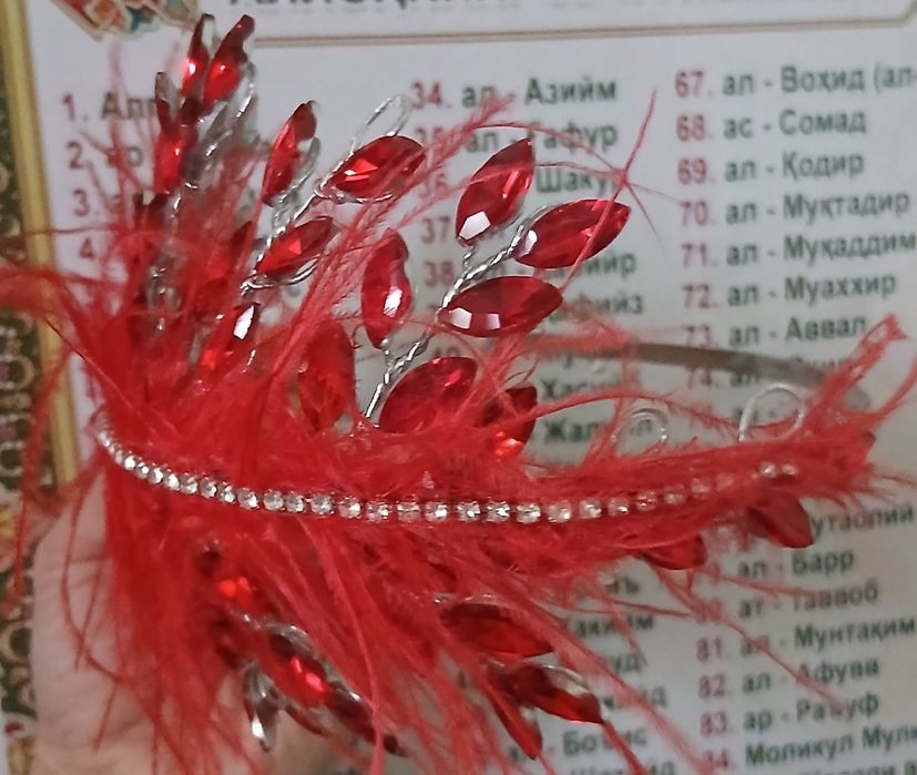 Diadema abadok rangi qizil