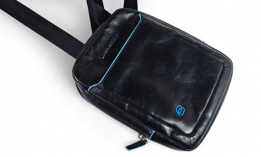 Piquadro - мъжка кожена чанта за през рамо