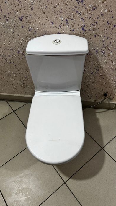 Раковина со шкафом, унитаз