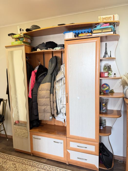 Прихожая с комодом