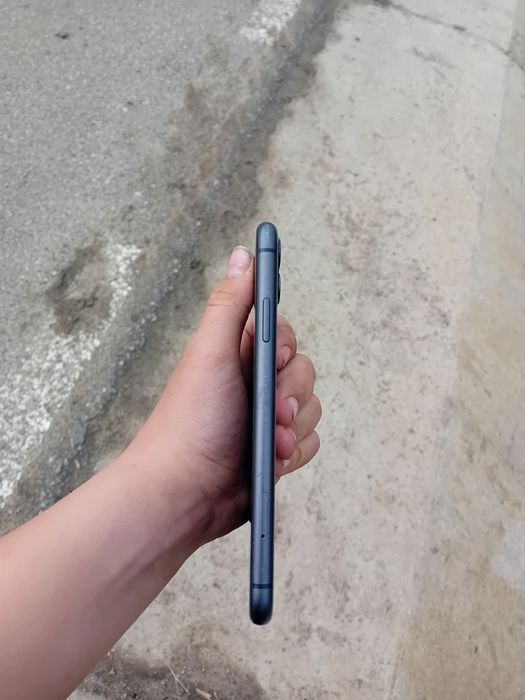 Vând iPhone 11 impecabil capacitate maximă 100% fără nicio zgârietură