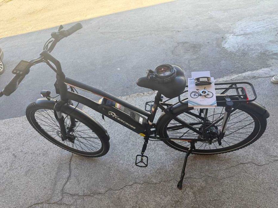 Електрически градски велосипед 28″ с 250W мотор, 36V 13Ah батерия и пробег до 90 км.
