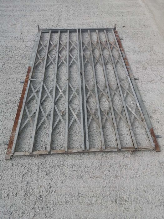 Grilaj metalic tip foarfeca