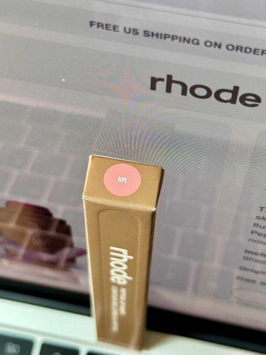продам карандаш Rhode peptide lip shape в оттенке lift