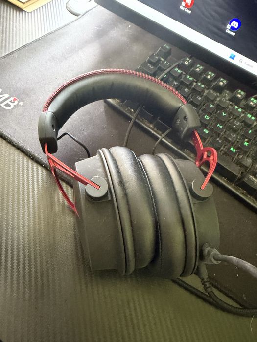 Геймърски компютър с периферия