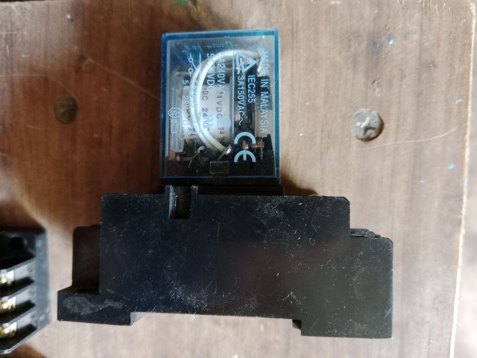 Продам промеж.реле,конденсатор,драйвер.