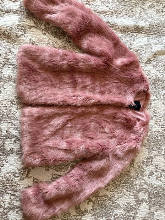 Пухено розово палто Bershka