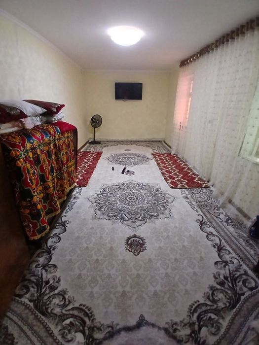 Hovli sotiladi. Продаётся участок