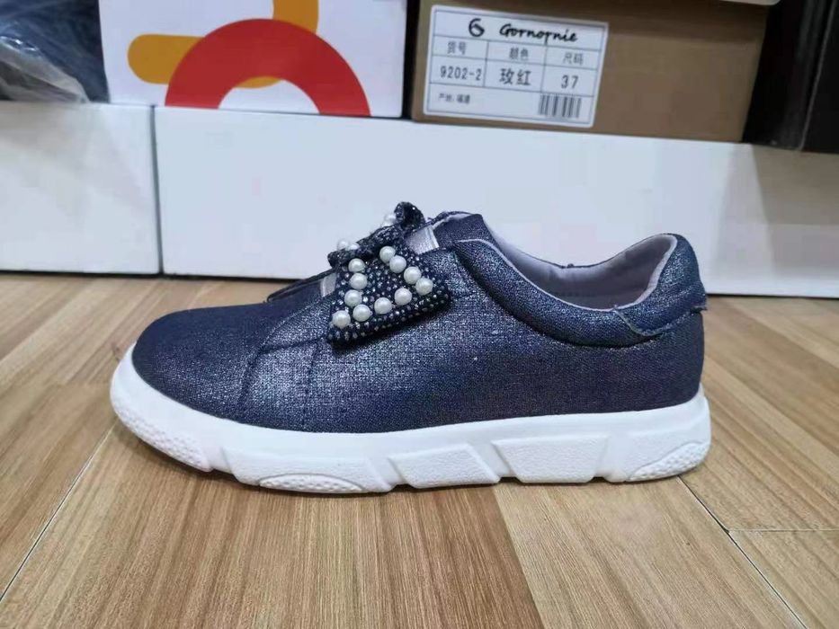 Продам новые макасы для девочки