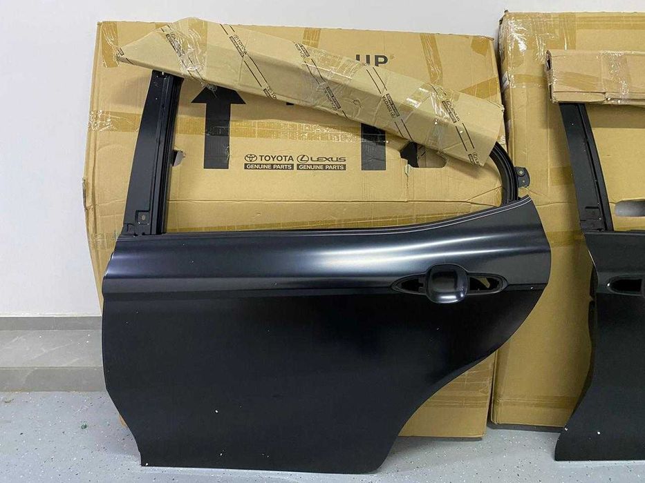 Двери на камри оригинал 70/75