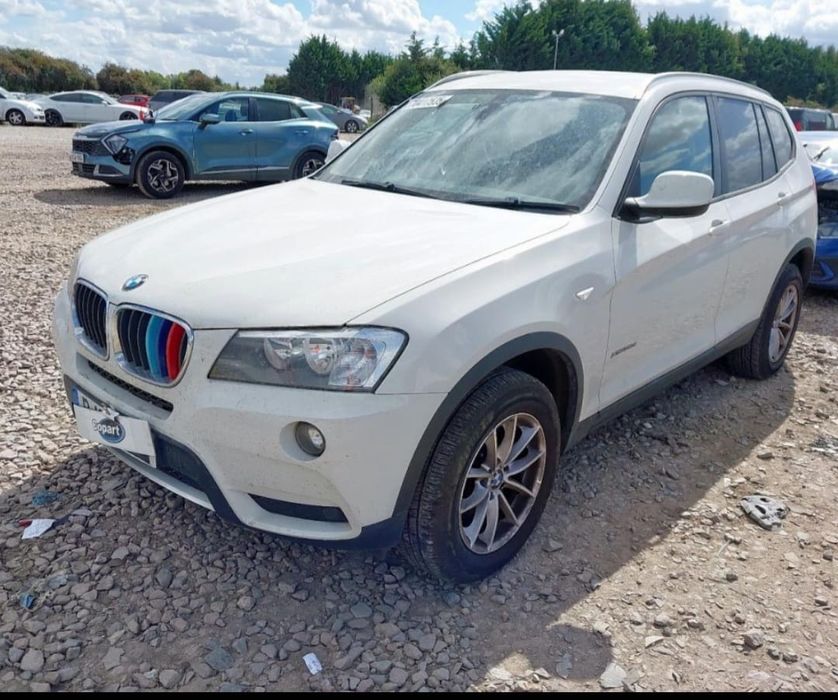 Dezmembrez BMW X3 F25 Alb și Albastru