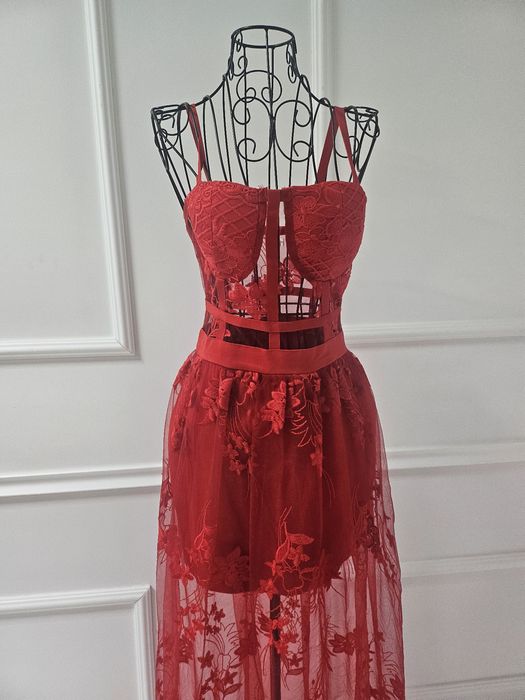 Нова рокля дантелена в S размер.