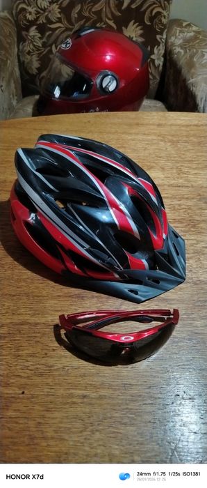 Мото и вело шлемы