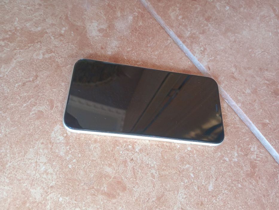 Vând iPhone 11 în stare foarte bună de funcționare!