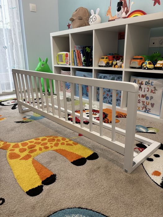 Дървена преграда за легло