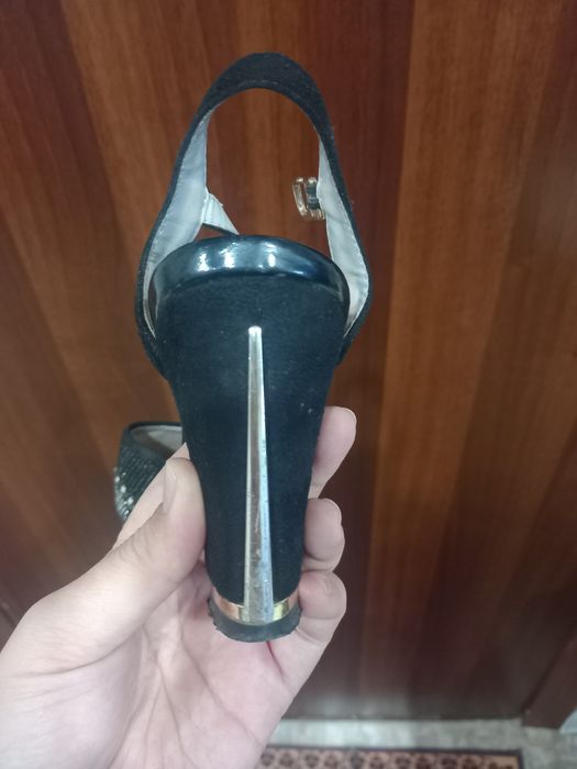 Босоножки женские.