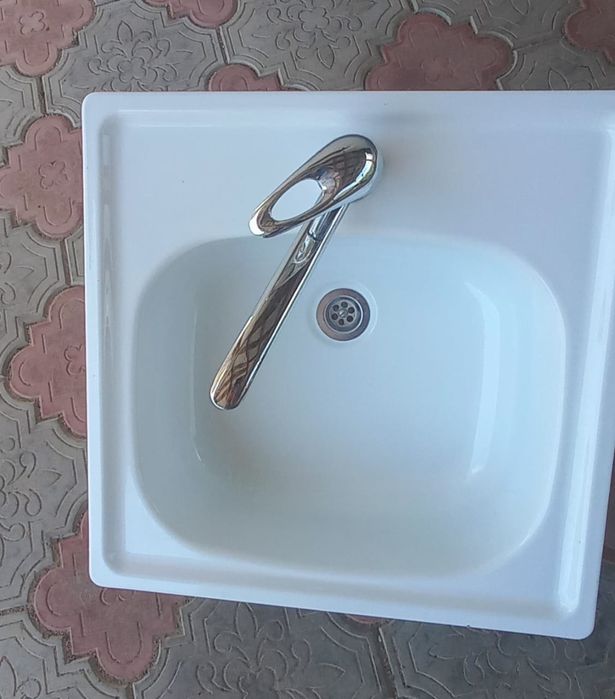 Раковина Смеситель Шланги