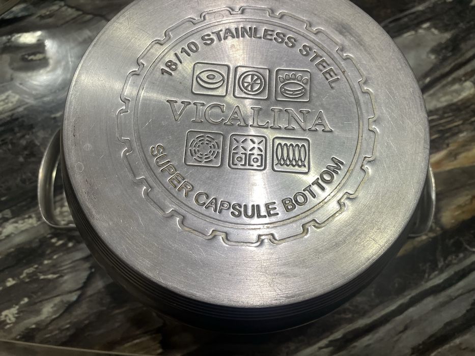 Кастрюля с крышкой