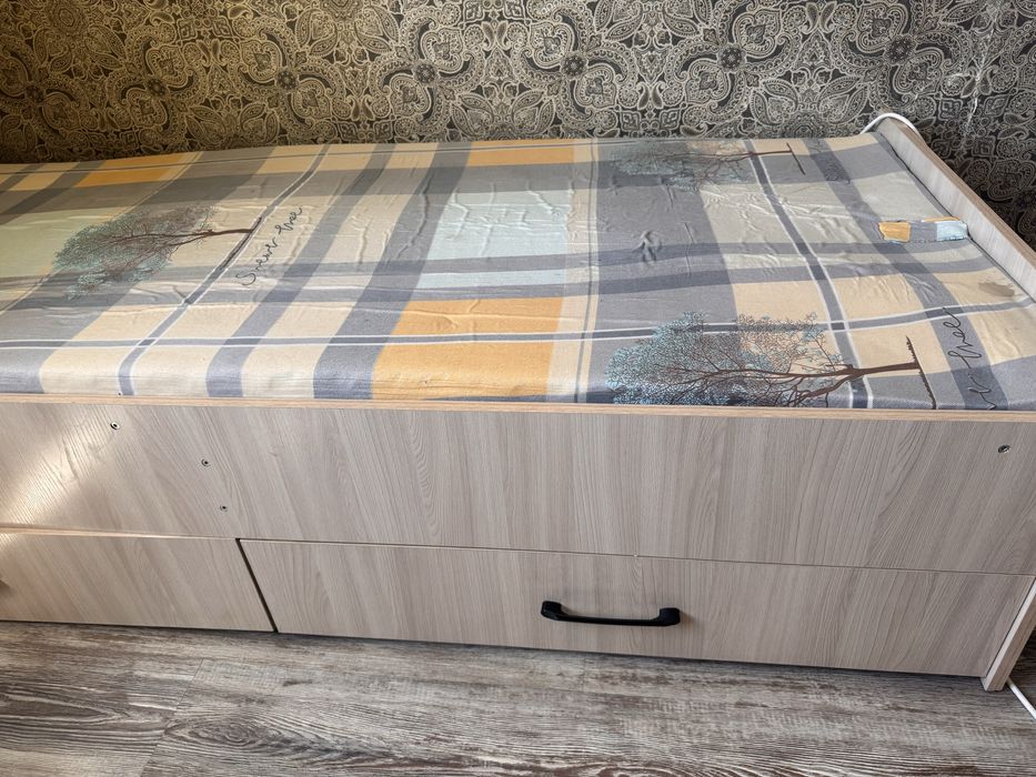 Кровать 80×180 б/у, с 2 ящиками