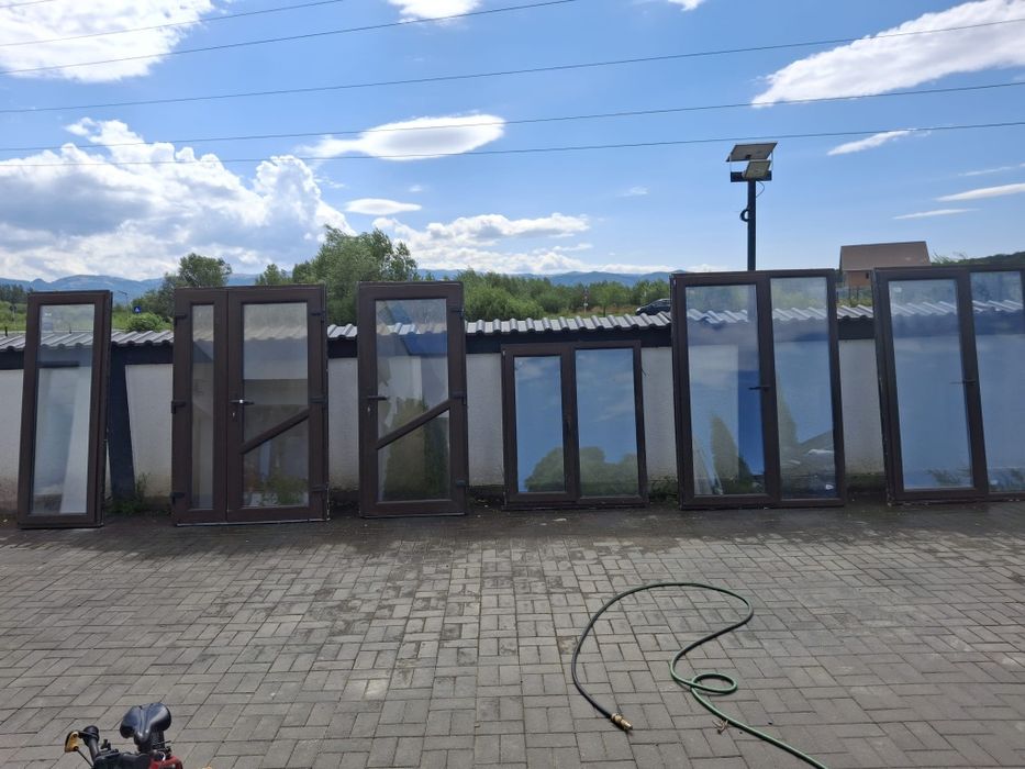 Vând geamuri în stare