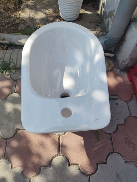 Продам чашу напольное биде.